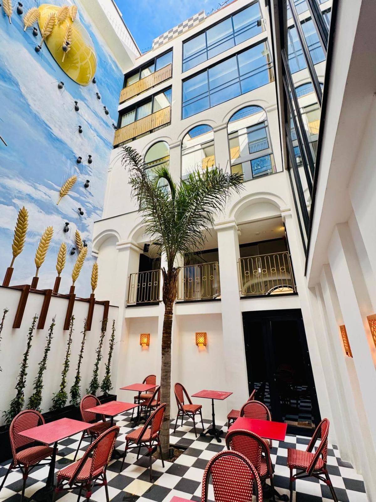 Hotel Divino & Apartments ฟิกวยเรส ภายนอก รูปภาพ
