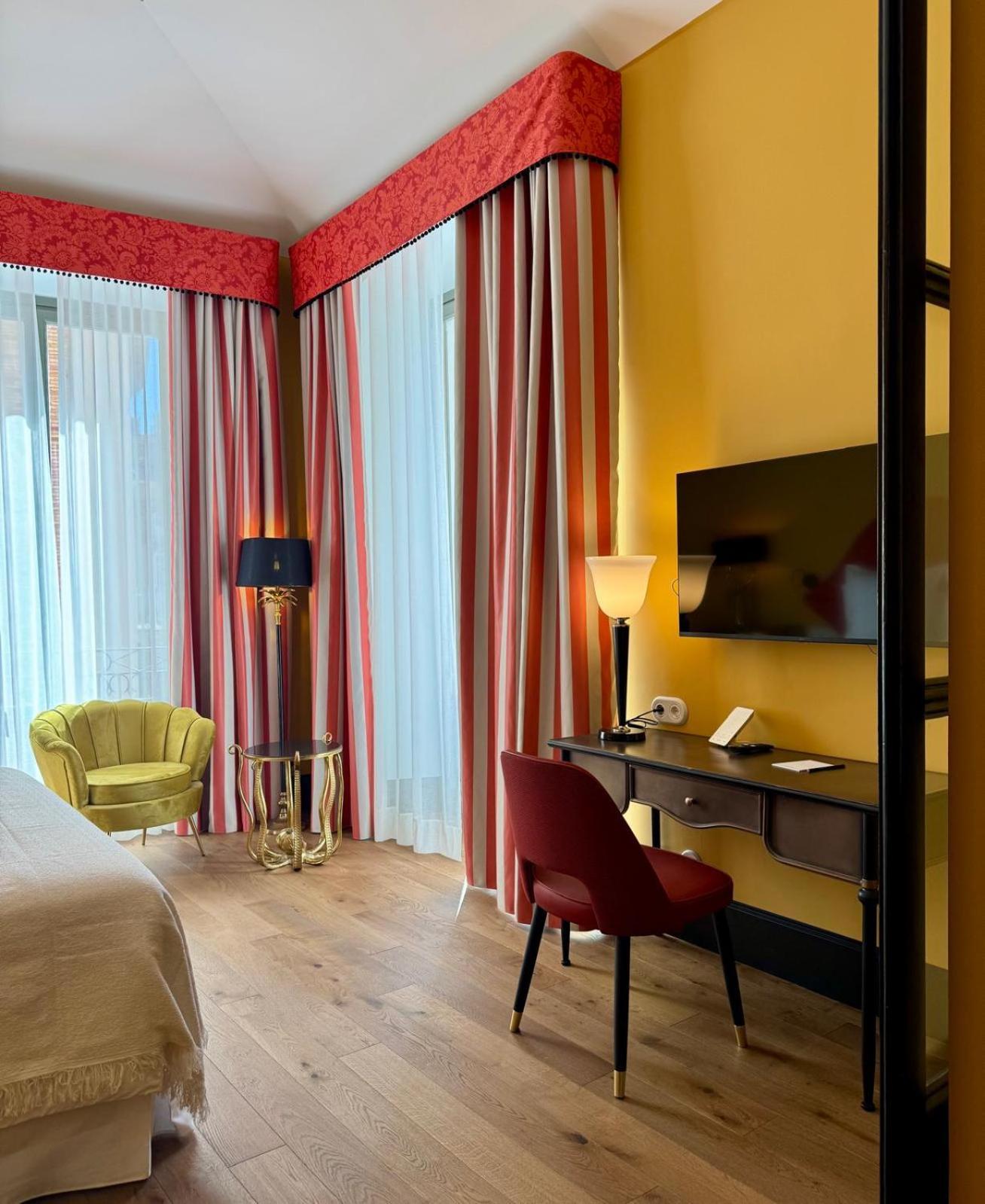 Hotel Divino & Apartments ฟิกวยเรส ภายนอก รูปภาพ